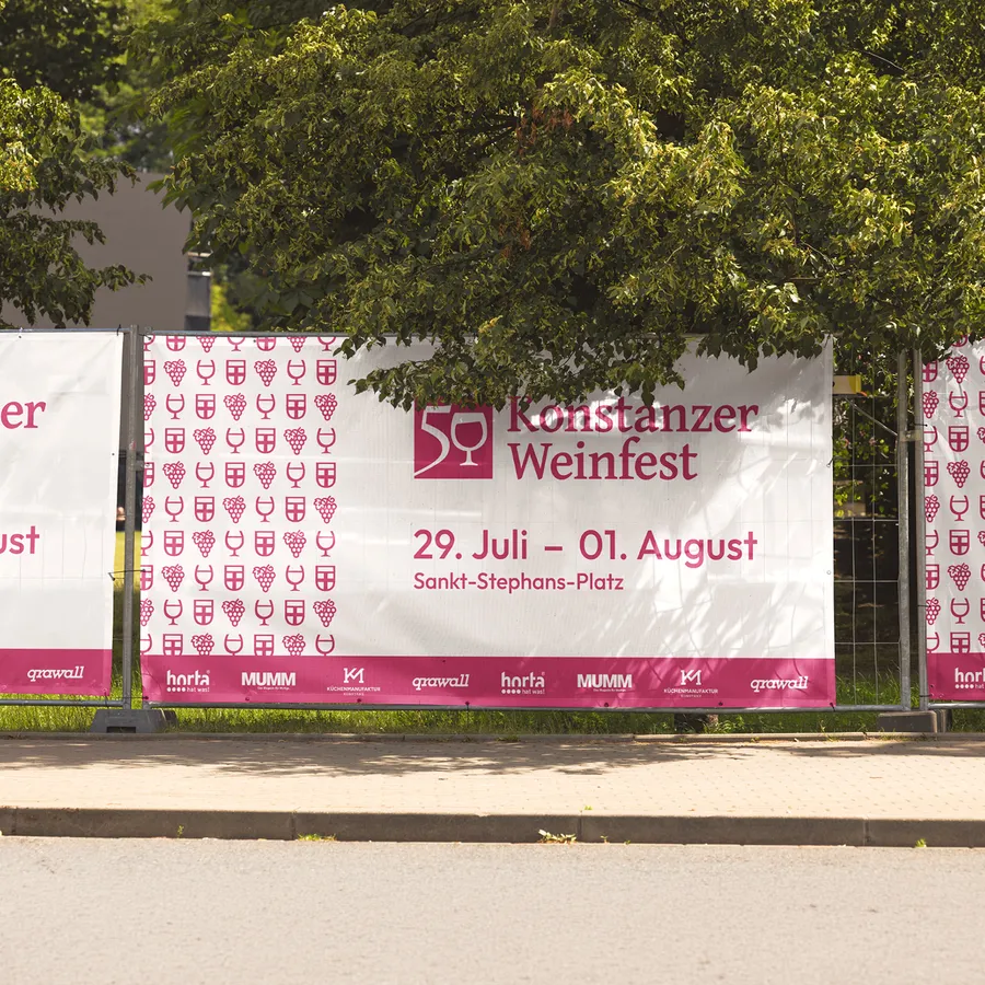 Bauzaunbanner mit 50. Konstanzer Weinfest Branding